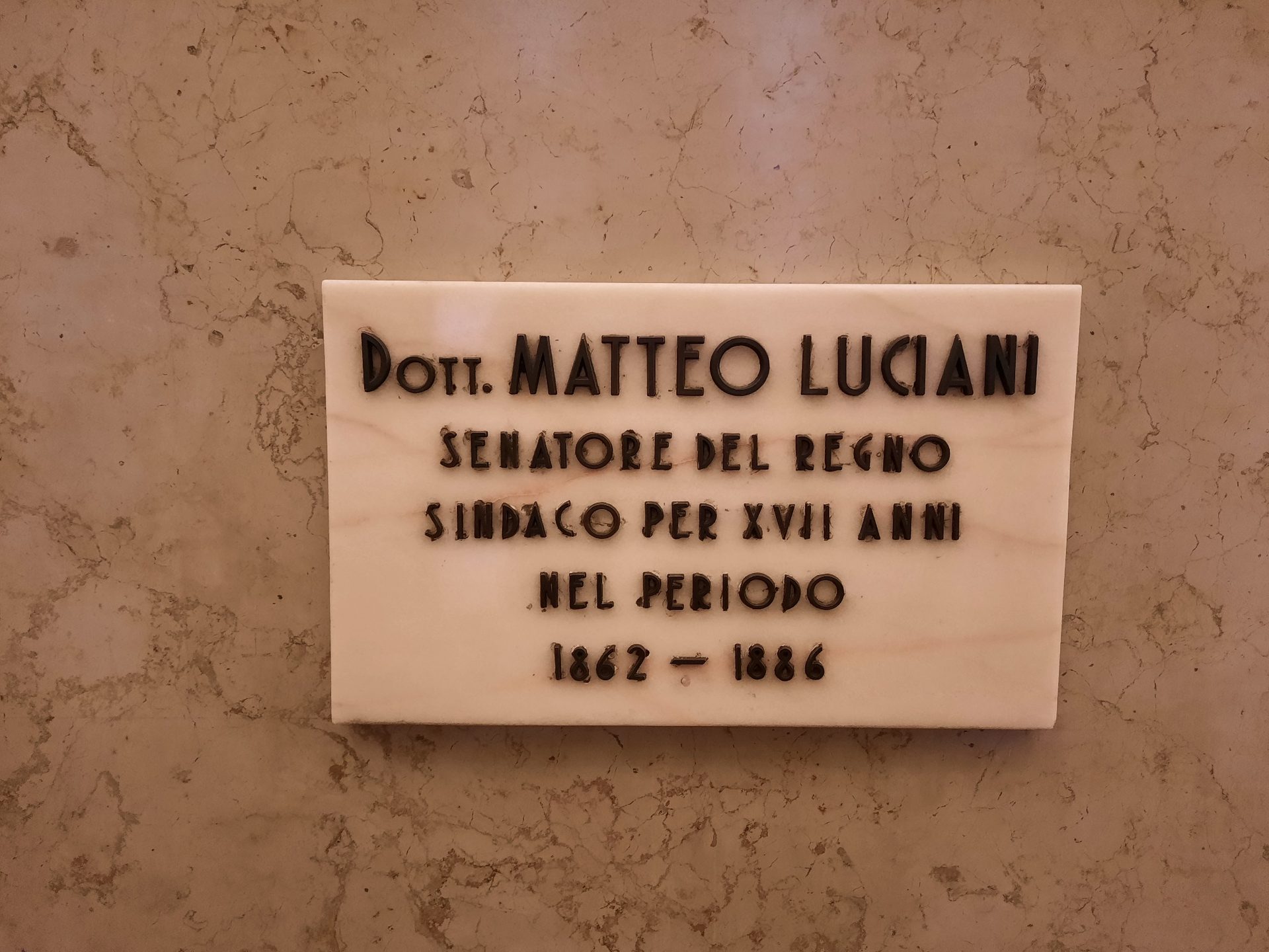 Matteo Luciani's bust, Salerno - 03.jpg